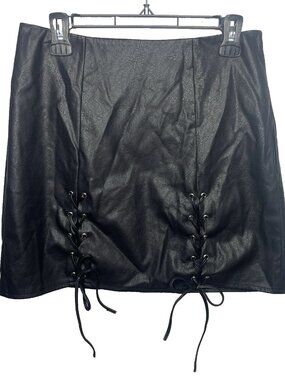 COMME USA Vegan Leather Mini Skirt Size L Black Stretch Grommets Lace Up